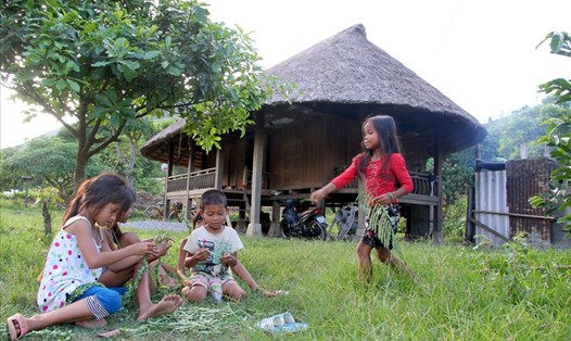 Ngôi nhà sàn bản cổ được phục dựng ở Làng du lịch cộng đồng Klu. Ảnh: Hưng Thơ.