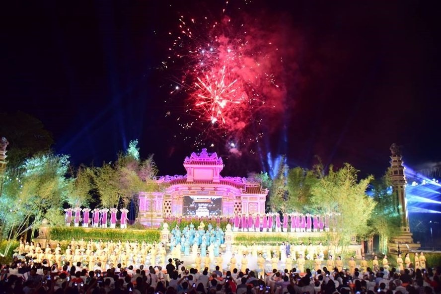 Khai mạc Festival nghề truyền thống Huế 2019. Ảnh: PĐ.
