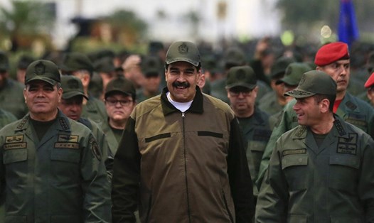 Tổng thống Venezuela Nicolas Maduro nhận được sự ủng hộ trung thành của quân đội. Ảnh: AP