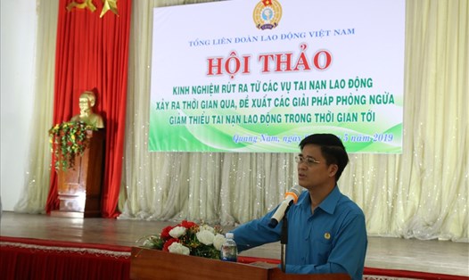 Đồng chí Ngọ Duy Hiểu - Phó Chủ tịch Tổng LĐLĐ Việt Nam phát biểu khai mạc Hội thảo. Ảnh: Đ.V