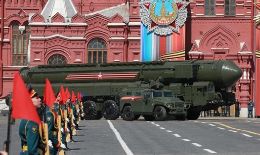 Tên lửa đạn đạo Nga trong buổi diễn tập duyệt binh quân sự Ngày Chiến thắng. Ảnh: Getty Images