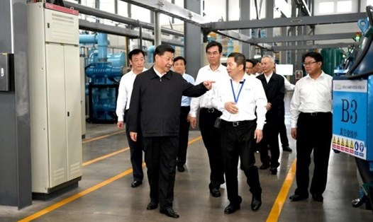 Chủ tịch Trung Quốc Tập Cận Bình thăm một nhà máy sản xuất đất hiếm ở Trung Quốc hồi tuần trước. Ảnh: Tân Hoa xã