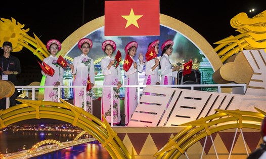 Chương trình diễu hành xe hoa và trình diễn Carnaval hứa hẹn mang nhiều điều bất ngờ và hấp dẫn đến du khách.