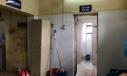 Nhà vệ sinh bệnh viện vẫn còn là nỗi ám ảnh với người bệnh. Ảnh: vtc.vn