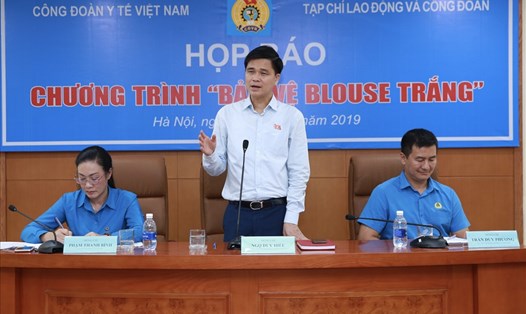 Phó Chủ tịch Tổng LĐLĐVN Ngọ Duy Hiểu phát biểu tại buổi công bố chương trình "Bảo vệ Blouse trắng". Ảnh: Hải Nguyễn
