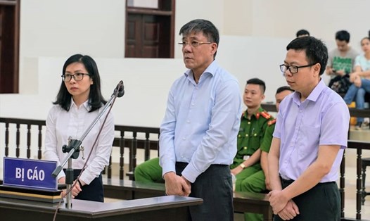 Các bị cáo Vũ Thị Ngọc Lan, Đỗ Văn Khạnh, Nguyễn Tuấn Hùng (từ trái qua phải). Ảnh PV