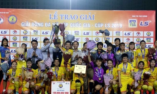 Phong Phú Hà Nam lên ngôi vô địch. Ảnh: VFF