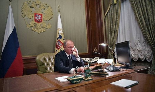 Cuộc trò chuyện giữa ông Trump và ông Putin kéo dài gần 1,5 giờ. Ảnh: Tass. 