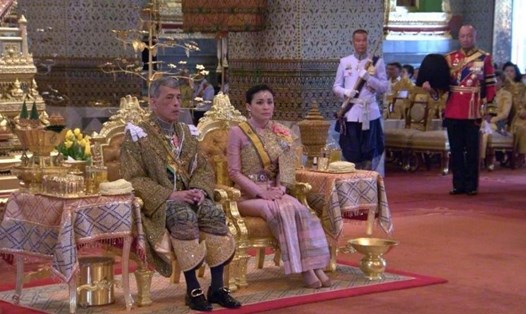 Nhà vua và hoàng hậu Thái Lan trong lễ lên ngôi ngày 4.5. Ảnh: The Nation. 