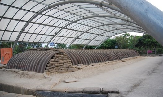 Thăm hầm  tướng De Castries - nơi gắn với chiến thắng Điện Biên Phủ lẫy lừng. Ảnh PV.