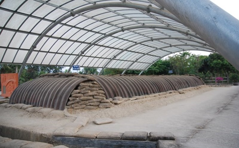 Thăm hầm  tướng De Castries - nơi gắn với chiến thắng Điện Biên Phủ lẫy lừng. Ảnh PV.