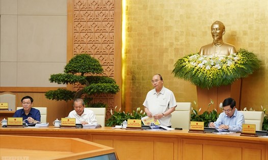 Thủ tướng Nguyễn Xuân Phúc phát biểu tại phiên họp Chính phủ, chiều 4.5. - Ảnh: VGP/Quang Hiếu