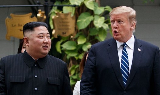 Tổng thống Mỹ Donald Trump và Chủ tịch Triều Tiên Kim Jong-un trong hội nghị thượng đỉnh lần 2 ở Hà Nội. Ảnh: AP