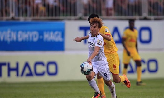 Minh Vương vừa kiến tạo, vừa ghi bàn trong chiến thắng 2-0 của HAGL trước Nam Định trên sân nhà. Ảnh: HAGL FC
