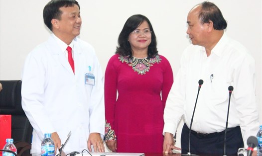 Thủ tướng Nguyễn Xuân Phúc làm việc với lãnh đạo tỉnh Đồng Nai và lãnh đạo Bệnh viện đa khoa Đồng Nai.