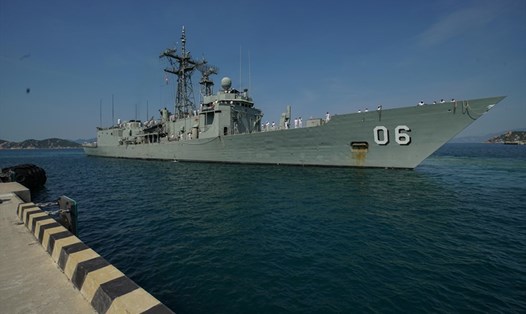  Tàu hộ vệ HMAS Newcastle đến thăm hữu nghị cảng Cam Ranh. Ảnh: ĐSQ. 