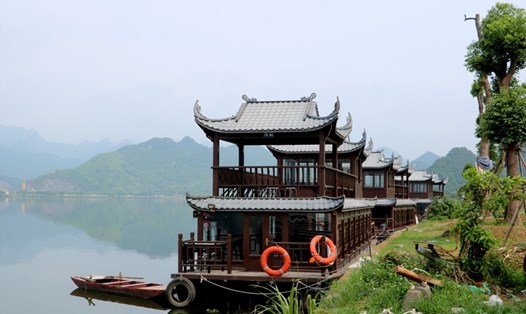 12 tàu chở khách du ngoạn trên hồ Tam Chúc vừa được hạ thuỷ thành công. Ảnh: BTC