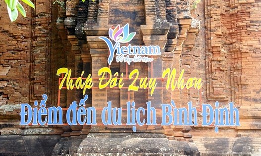 Bảng quảng bá điểm đến tại tháp Chăm Bình Định. 