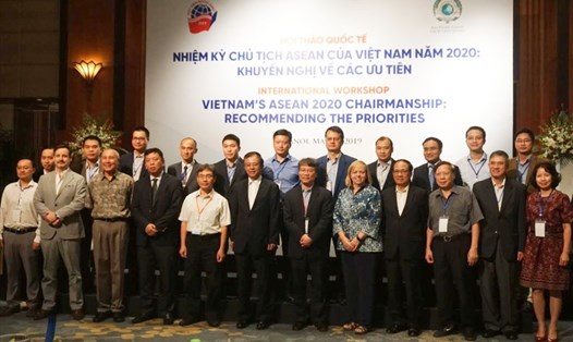 Hội thảo “Nhiệm kỳ Chủ tịch ASEAN của Việt Nam năm 2020: Khuyến nghị về các ưu tiên” diễn ra sáng 8.5 tại Hà Nội. Ảnh: P.V. 