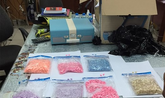 Hàng trăm viên ma túy ngụy trang trong 3 thùng hàng chuyển phát nhanh từ nước ngoài về TPHCM