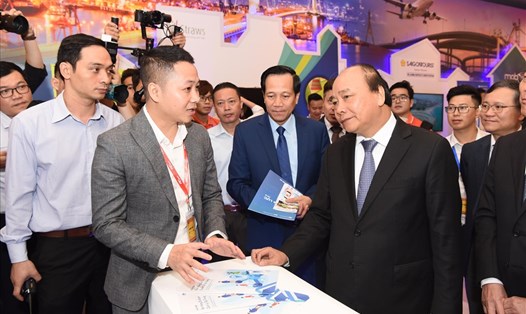 Thủ tướng Nguyễn Xuân Phúc dành thời gian đến dự Diễn đàn Doanh nghiệp Công nghệ Việt Nam 2019.