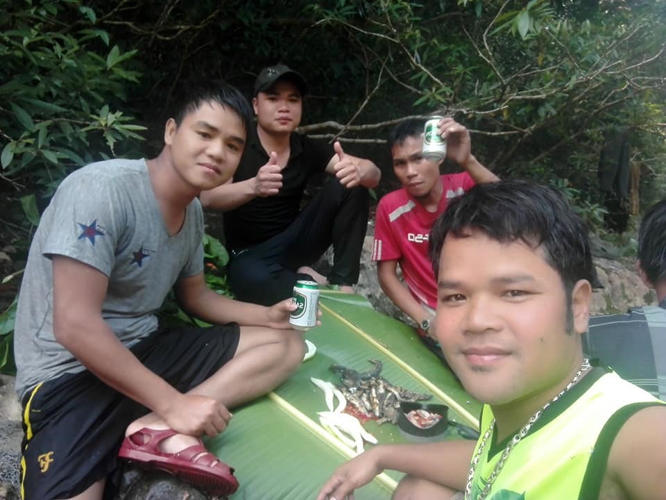 Các bạn trẻ đang khám phá thiên nhiên Húc Nghì (huyện Đak Rông, tỉnh Quảng Trị), giữa những ngày nắng nóng đây là địa điểm tuyệt vời nhất trong hành trình. Anh: Nhuoc Ho