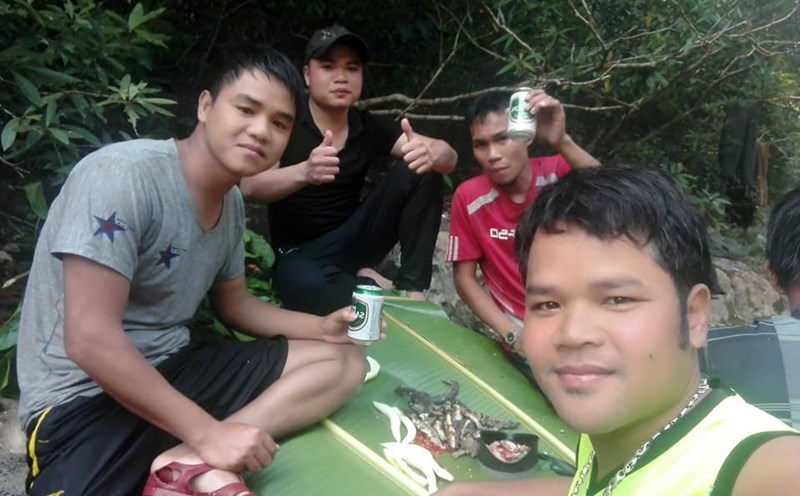 Các bạn trẻ đang khám phá thiên nhiên Húc Nghì (huyện Đak Rông, tỉnh Quảng Trị), giữa những ngày nắng nóng đây là địa điểm tuyệt vời nhất trong hành trình. Anh: Nhuoc Ho