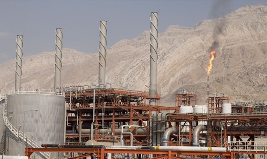 Mỏ khí đốt ở cảng biển Asalouyeh, phía bắc Vịnh Persian, Iran. Ảnh: Reuters