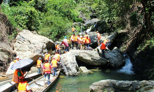 Khe lạnh chưa được nhiều người biết đến nên phong cảnh còn rất hoang sơ.