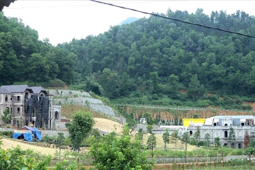 Công trình xây dựng ở xã Minh Trí. Ảnh PV.