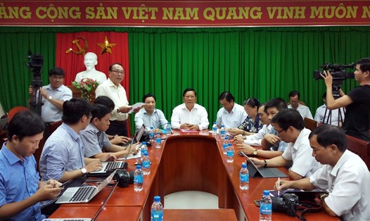 Phó Chủ tịch UBND tỉnh Sóc Trăng Lê Văn Hiểu nhận trách nhiệm với nhân dân vì để xảy ra vụ Trịnh Sướng. Ảnh: Nhật Hồ