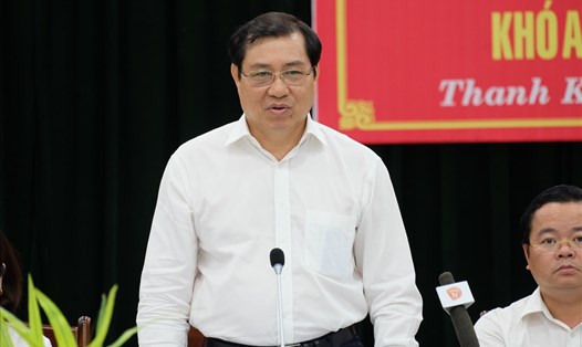 Chủ tịch UBND TP Đà Nẵng trả lời cử tri quận Thanh Khê. ảnh: H.Vinh