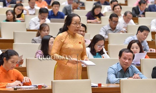 Đại biểu Tăng Thị Ngọc Mai (Đoàn Đại biểu Trà Vinh) cho biết hiện đối tượng giáo viên, nhất là mầm non và tiểu học băn khoăn về đề xuất tăng tuổi nghỉ hưu.