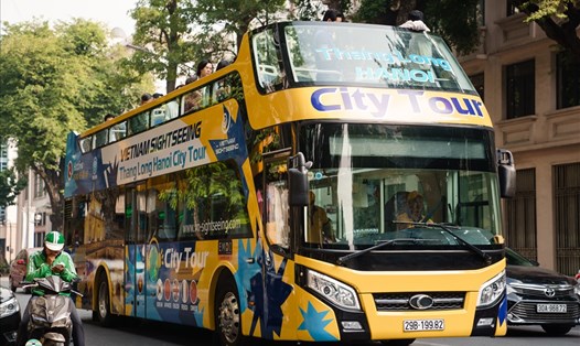 Dịch vụ xe buýt 2 tầng tại Thủ đô Hà Nội. Đây cũng là loại xe sẽ được sử dụng ở Hạ Long. Ảnh: CTV