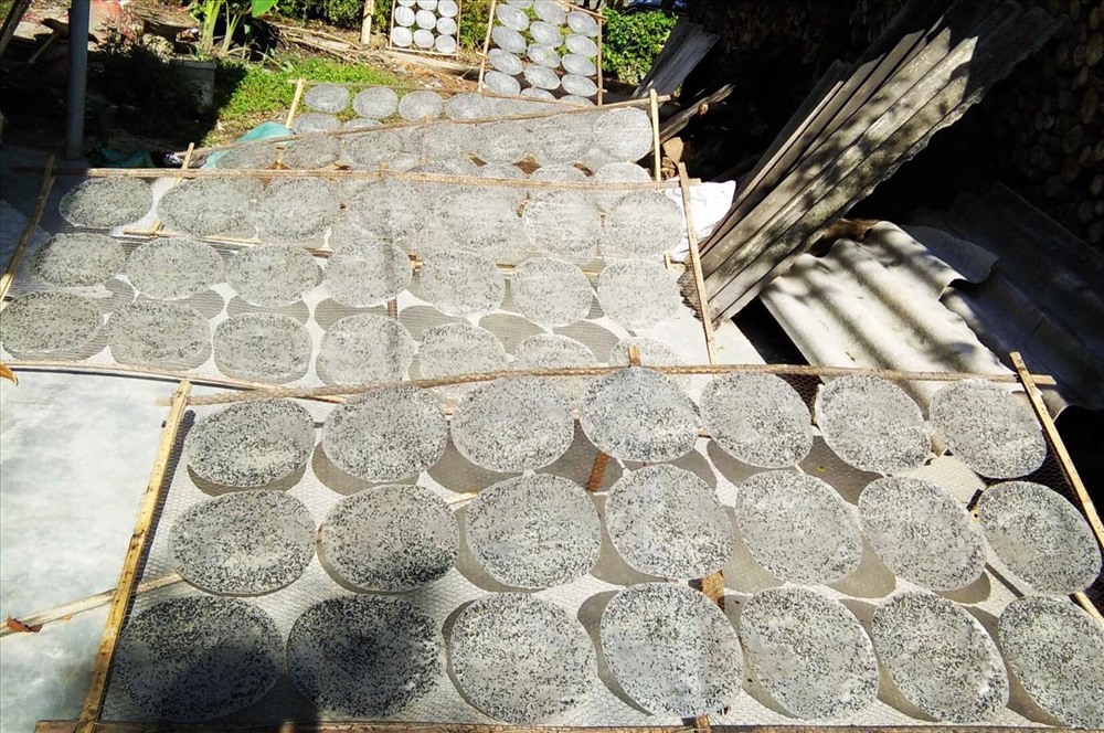 Bánh tráng Lựu Bảo.