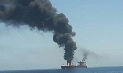 Hai tàu chở dầu bị tấn công ở khu vực vịnh Oman trong ngày 13.6. Ảnh: SF.