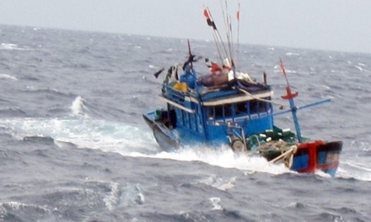Một tàu cá Quảng Ngãi hỏng máy thả trôi trên biển cùng 28 thuyền viên. Ảnh minh họa.