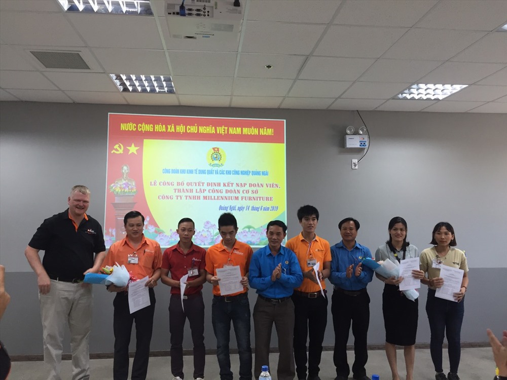 Thành lập CĐCS tại công ty TNHH Millennium Furniture Quảng Ngãi. Ảnh: Hà Phương