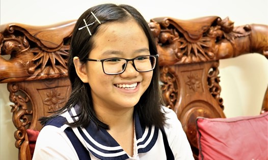 Em Nguyễn Phương Linh - thủ khoa lớp 10 tại TPHCM năm 2019. Ảnh: Anh Nhàn