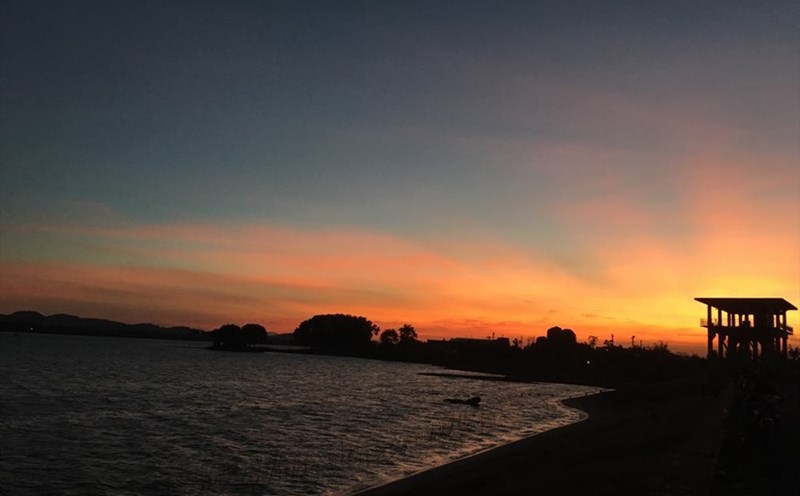 Một góc hồ Eakao buổi hoàng hôn