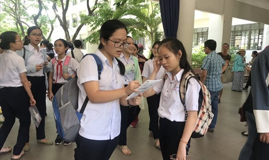 Các thí sinh tại kỳ thi lớp 10 THPT trên địa bàn TP Đà Nẵng. ảnh: H. Vinh