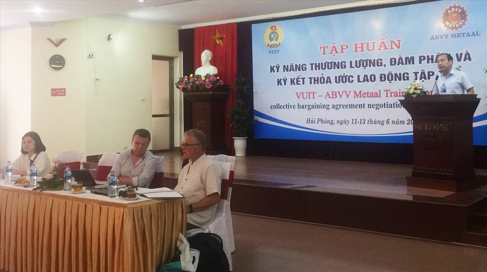 Chủ tịch Công đoàn Công Thương Việt Nam Trần Quang Huy phát biểu tại Lớp tập huấn. Ảnh: Tuấn Trang