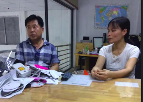 Ông Nam Cha Hyun – Giám đốc công ty và bà Vũ Thị Luyên phiên dịch viên tại buổi đối thoại. Ảnh: B.M