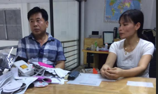 Ông Nam Cha Hyun – Giám đốc công ty và bà Vũ Thị Luyên phiên dịch viên tại buổi đối thoại. Ảnh: B.M