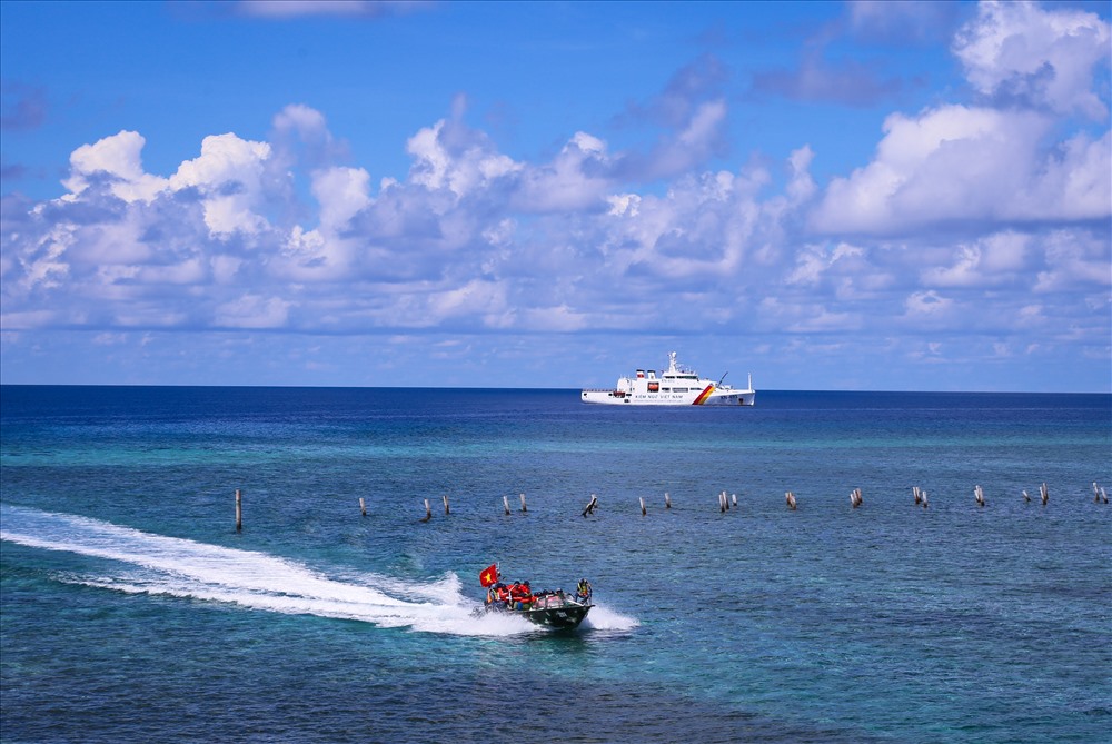 Tàu Kiểm ngư 491 hoạt động đưa các đoàn ra thăm Trường Sa, Nhà giàn DK1 qua đó giúp nhiều người hiểu về chủ quyền biển đảo dân tộc.