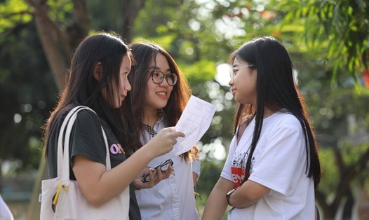 Học sinh Hà Nội đã hoàn thành ngày thi đầu tiên trong kỳ thi vào lớp 10 năm 2019. Ảnh: Hải Nguyễn.