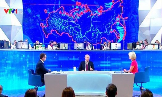 Tổng thống Vladimir Putin trong buổi đối thoại trực tuyến với người dân Nga ngày 20.6.2019. Ảnh: TASS