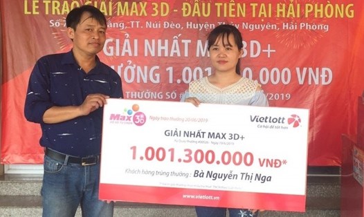 Chị Nga (Thợ may – Hải Phòng) nhận thưởng 1 tỷ đồng về sản phẩm Max 3D