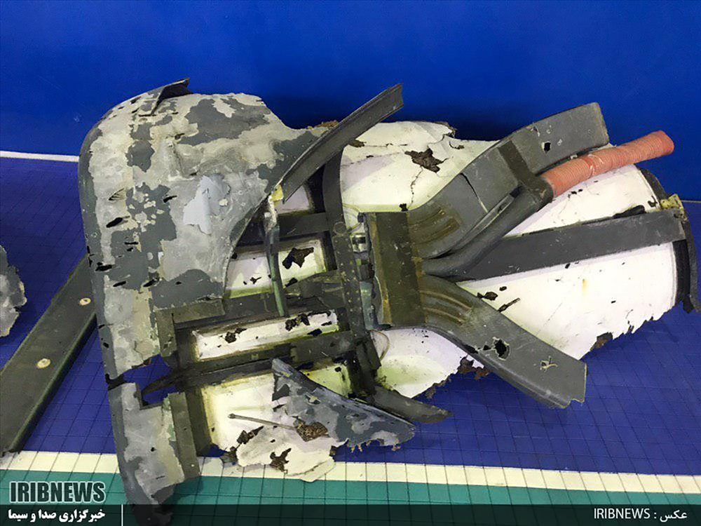 Mảnh vỡ máy bay không người lái Mỹ bị bắn hạ. Ảnh: IRIB.