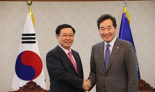 Phó Thủ tướng Vương Đình Huệ và Thủ tướng Hàn Quốc Lee Nak-yon. Ảnh: Thành Chung.